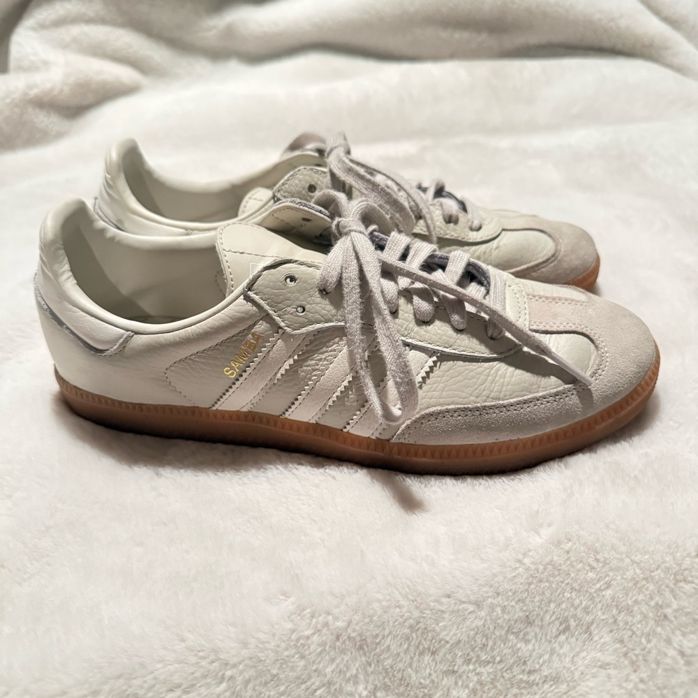 adidas Samba Women’s Sneakers in Off-White with Gum Soles